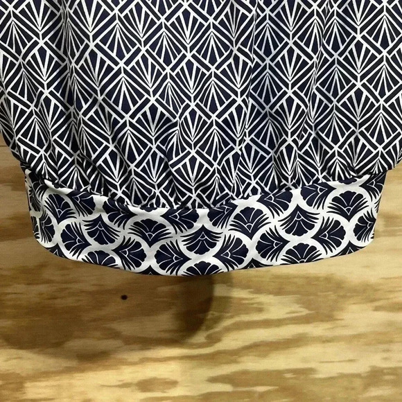 Lands End Sz 8 Black Geometric Print Wirefree Soft Cups Tankini Top - Picture 3 of 7